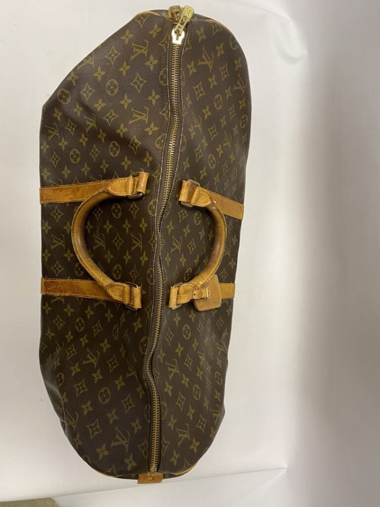 LOUIS VUITTON sac modèle Keepall 55cm. - Toile monogrammée, porte étiquette en…