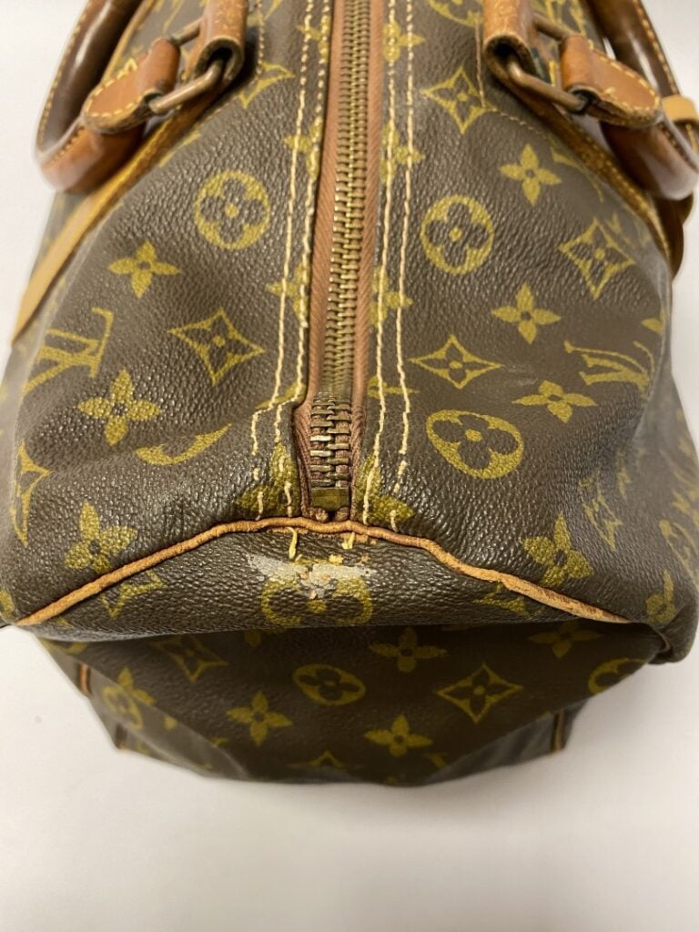 LOUIS VUITTON un sac modèle Keepall 45cm - Toile monogrammée avec accessoires e…