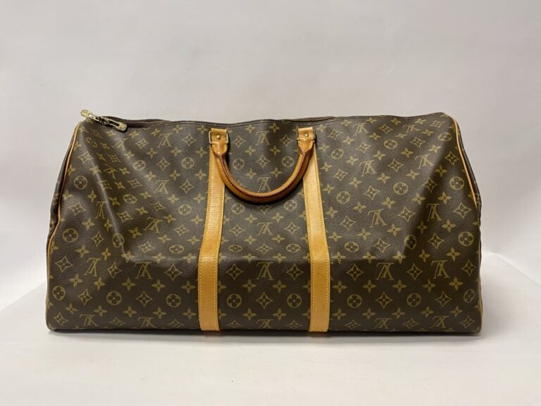 LOUIS VUITTON un sac modèle Keepall 60cm - Toile monogrammée avec accessoires e…