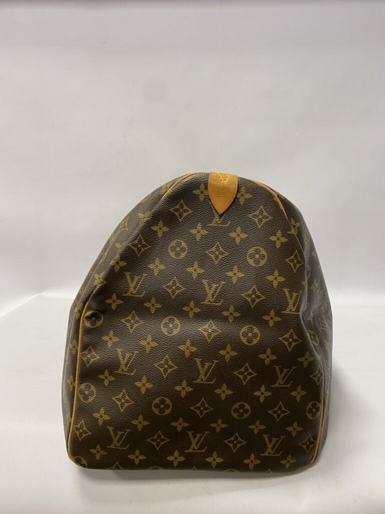 LOUIS VUITTON un sac modèle Keepall 60cm - Toile monogrammée avec accessoires e…