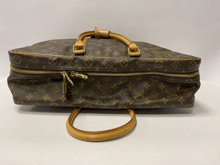 LOUIS VUITTON une valise souple modèle Sirius 45cm. - Toile monogrammée, cadena…