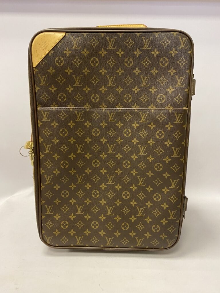 LOUIS VUITTON valise cabine Pégase légère à roulettes, 55cm. - Une poche plaqué…