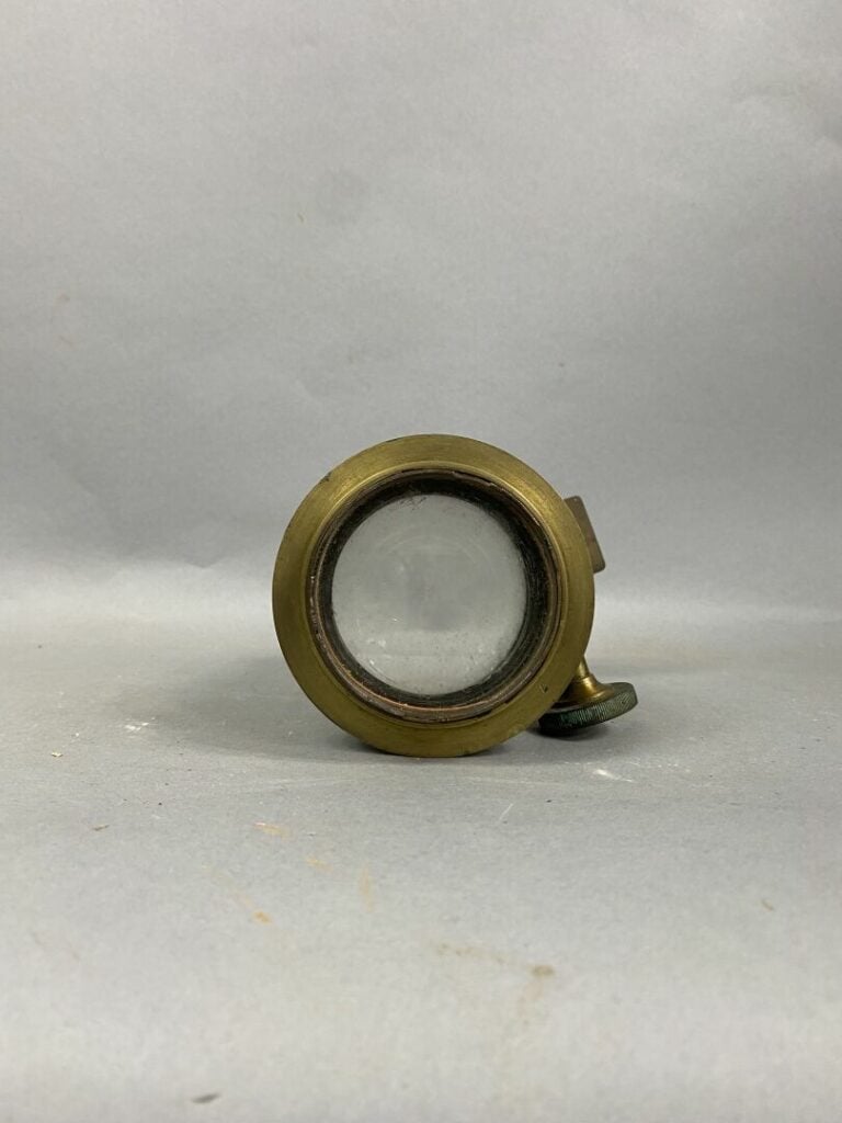 Loupe de bateau en laiton et cuivre - 13,5 x 10 cm - Provenance : Restaurant "L…