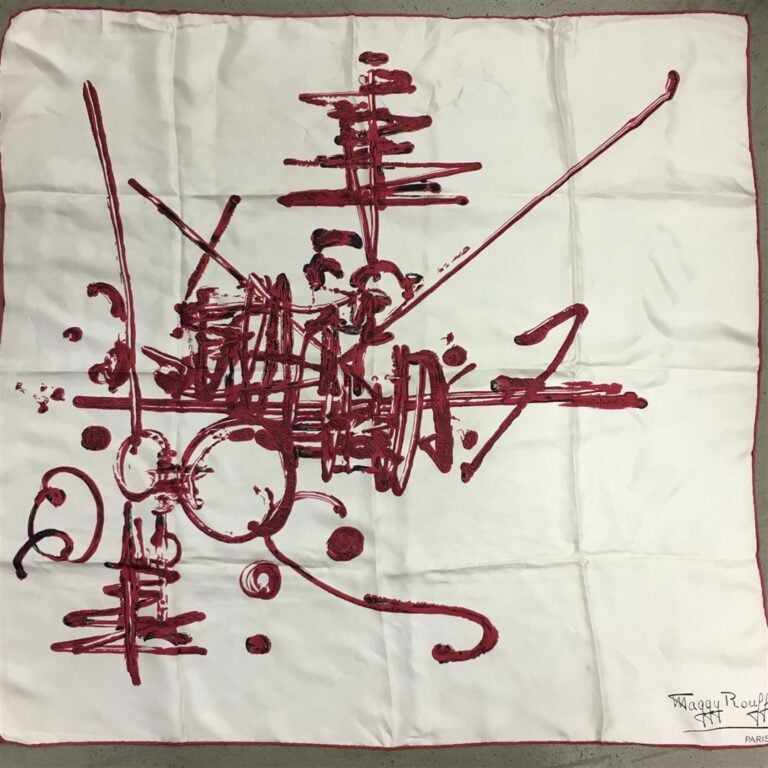 MAGGY ROUFF. - Foulard en soie à motif dessiné par Georges Mathieu rouge sur fo…
