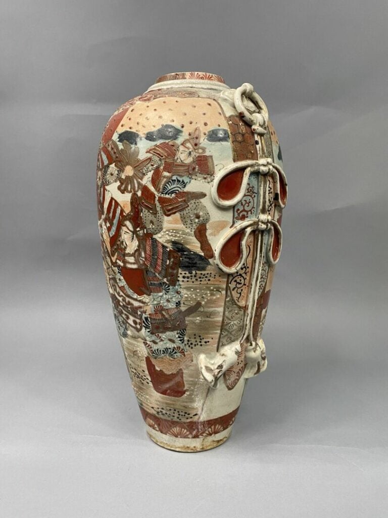 Mannette de céramiques divers dont asiatiques dans le goût asiatique, un vase j…