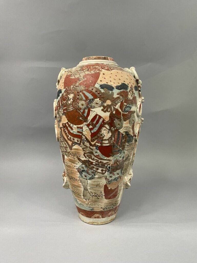 Mannette de céramiques divers dont asiatiques dans le goût asiatique, un vase j…