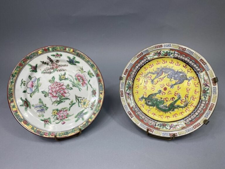 Mannette de céramiques divers dont asiatiques dans le goût asiatique, un vase j…