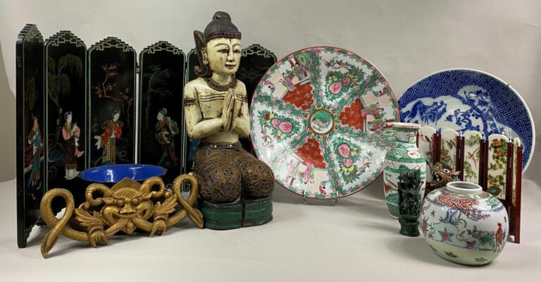 Mannette de lots asiatiques comprenant un bol dans le goût des laques de cinabr…
