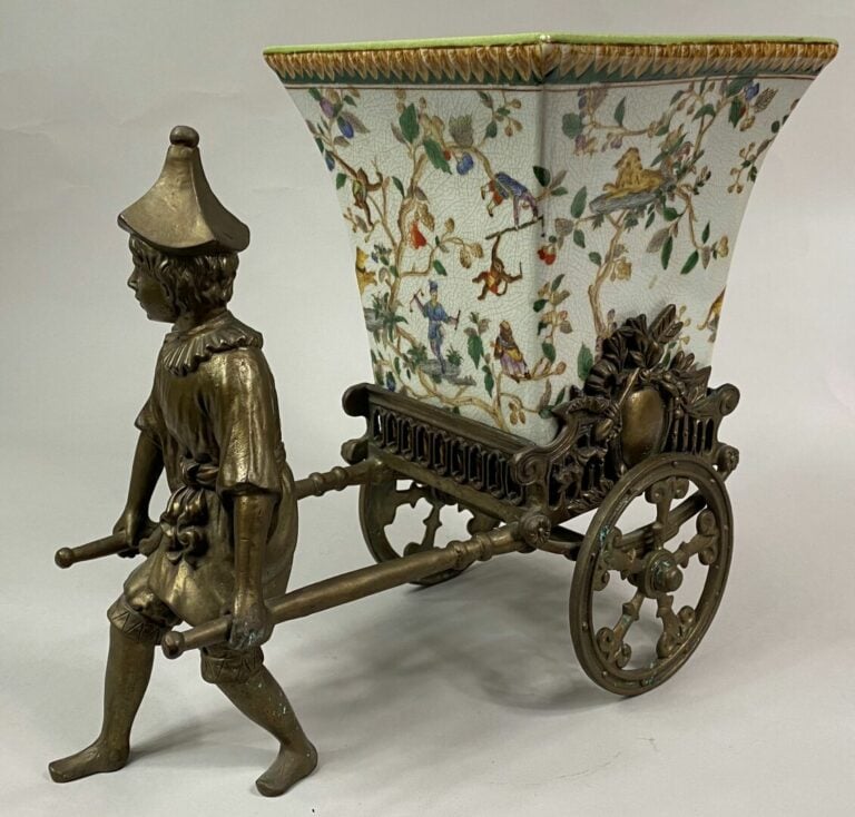 Manufacture de WONG LEE , Hong-Kong - Original cache-pot en céramique à décor c…