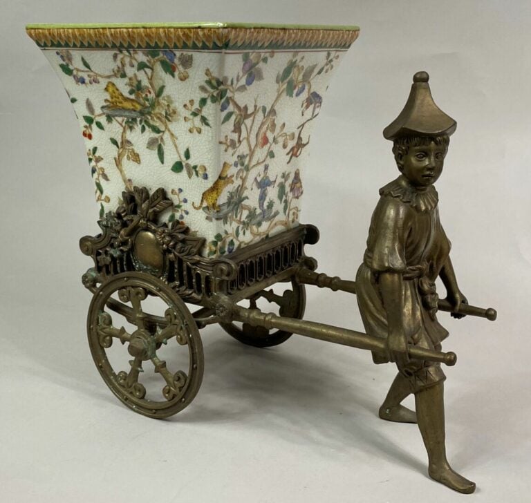 Manufacture de WONG LEE , Hong-Kong - Original cache-pot en céramique à décor c…