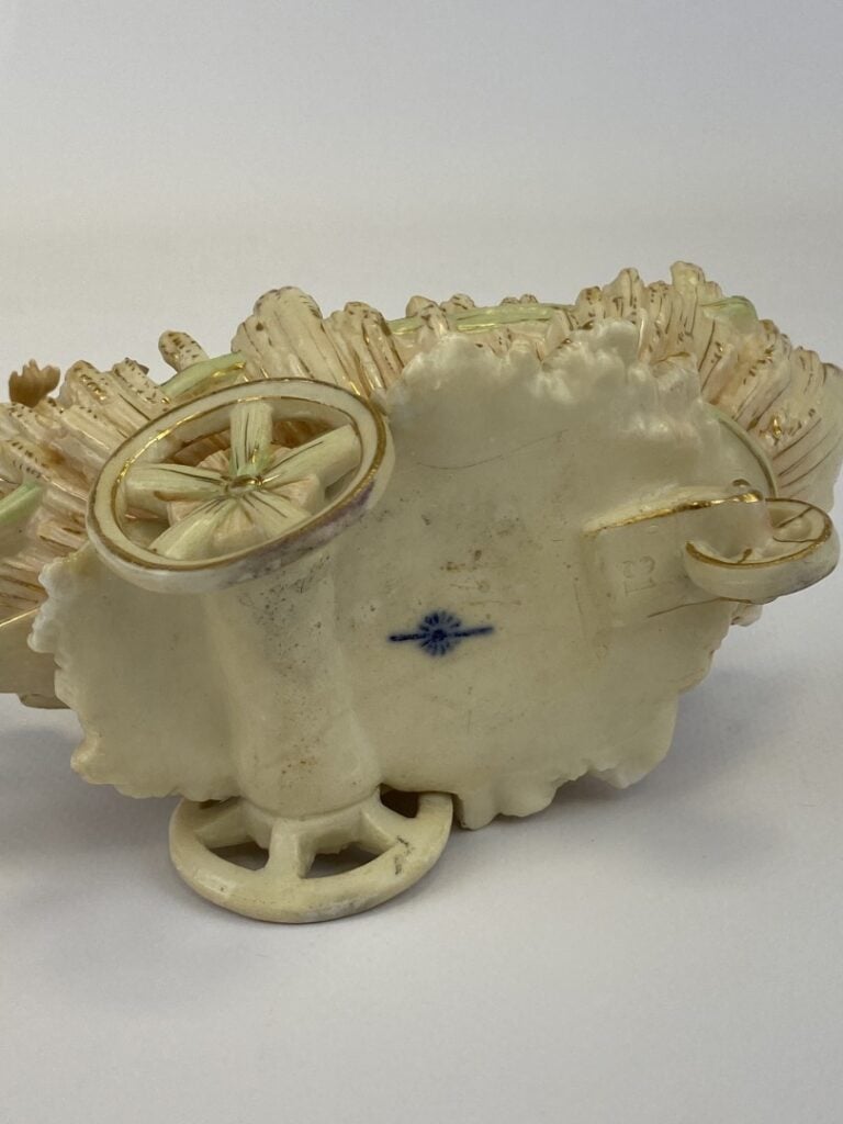Manufacture VOLKSTEDT - Allemagne, XIXe - Sujet en porcelaine/biscuit représent…
