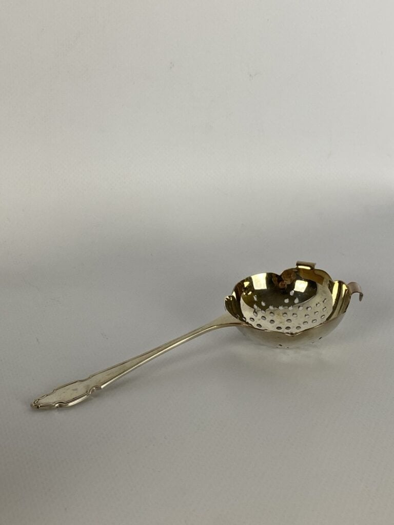 MAPPIN & WEBB - Ménagère en métal argenté modèle filet contour, comprenant : -…