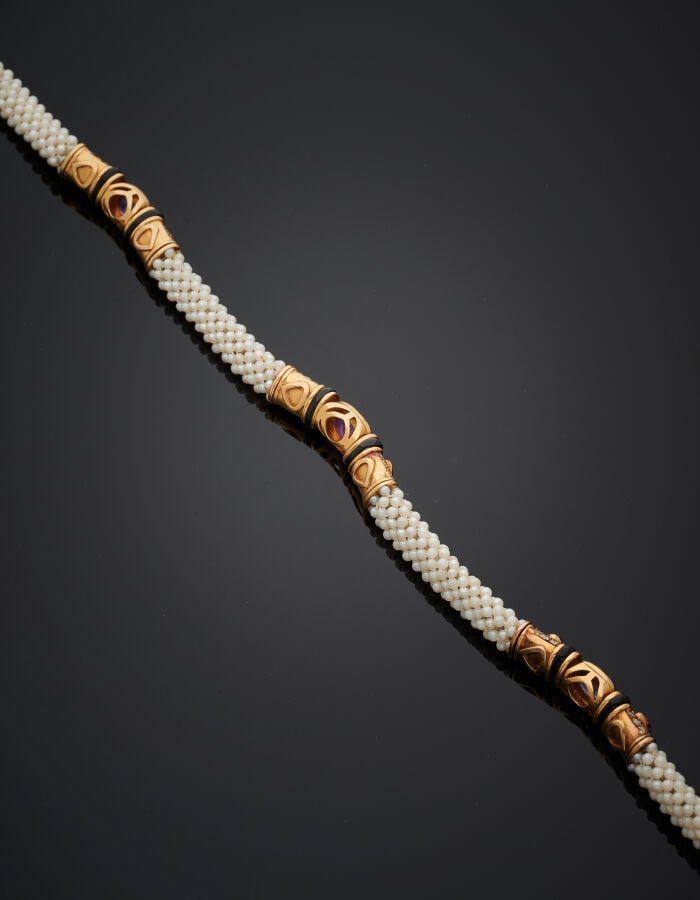 MARINA B. - COLLIER ras de cou, modèle "Najwa" en or jaune (750‰) composé d'un…