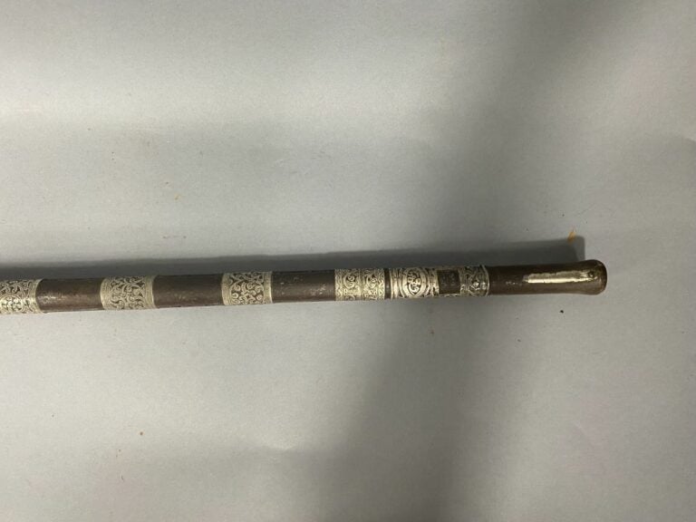 MAROC - Fusil Moukala de fantasia à silex, crosse en bois avec incrustations d'…