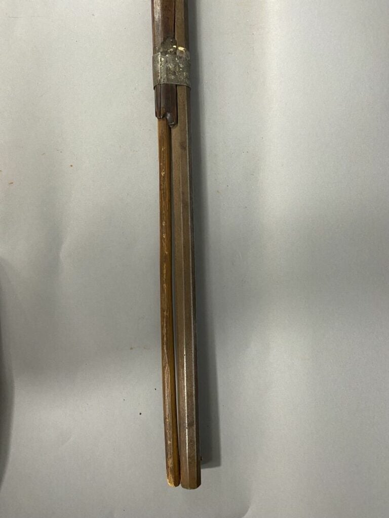 MAROC - Fusil Moukala de fantasia à silex, crosse en bois ornée de plaquettes e…
