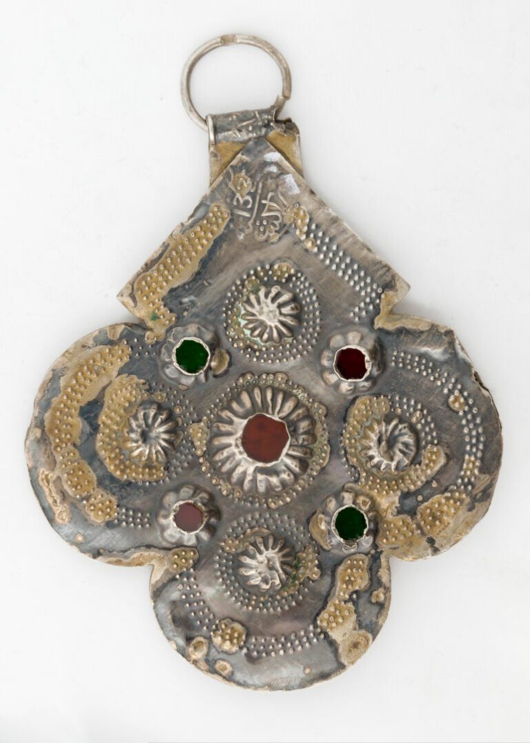 MAROC - Lot de deux pendentifs berbères dits "foulet khamsa" (amulette/talisman…