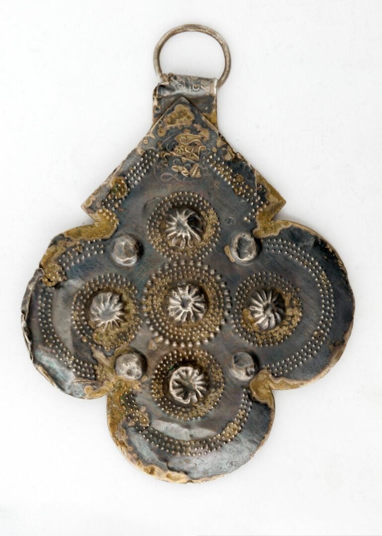 MAROC - Lot de deux pendentifs berbères dits "foulet khamsa" (amulette/talisman…