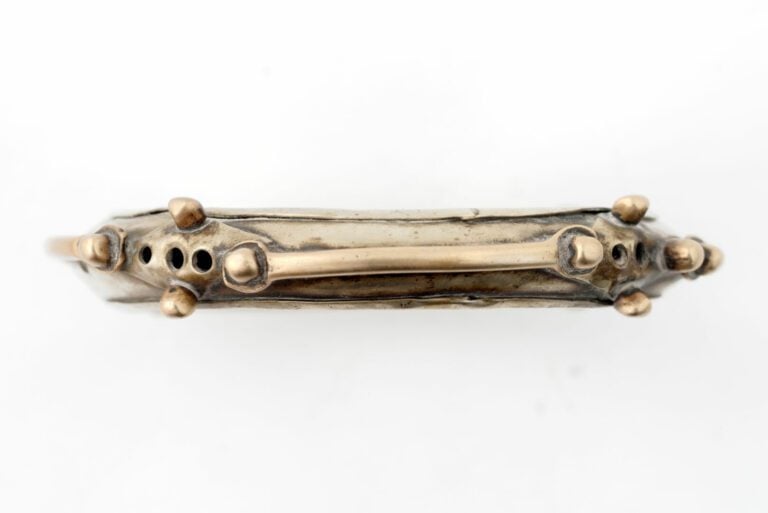 MAROC - Lot de trois bracelets berbères en métal ou argent bas titre comprenant…