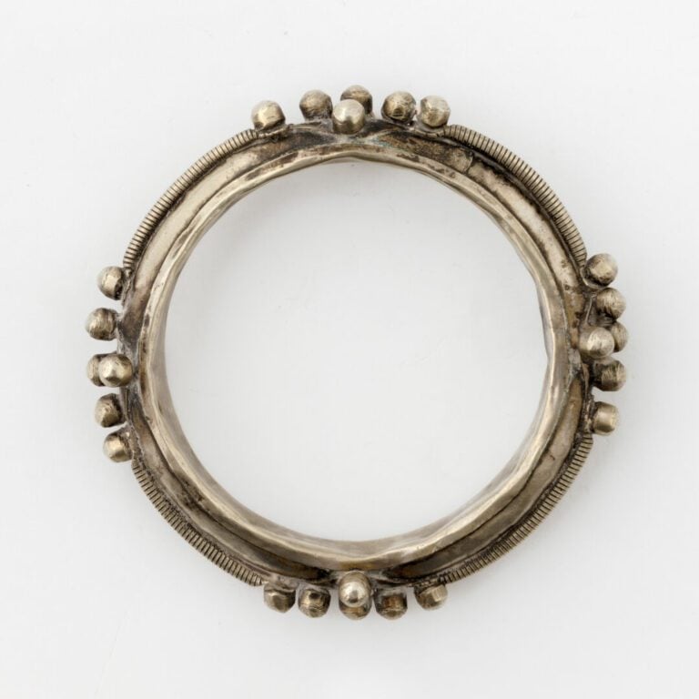 MAROC - Lot de trois bracelets berbères en métal ou argent bas titre comprenant…