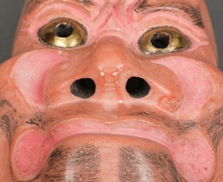 Masque No en bois peint représentant O'beshimij . - Créature légendaire au Japo…