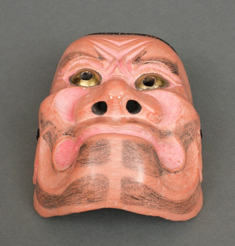 Masque No en bois peint représentant O'beshimij . - Créature légendaire au Japo…