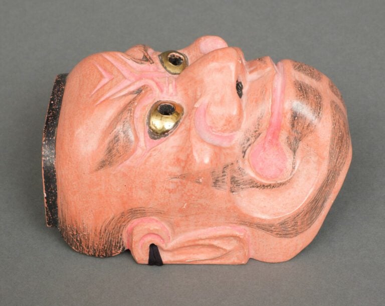 Masque No en bois peint représentant O'beshimij . - Créature légendaire au Japo…