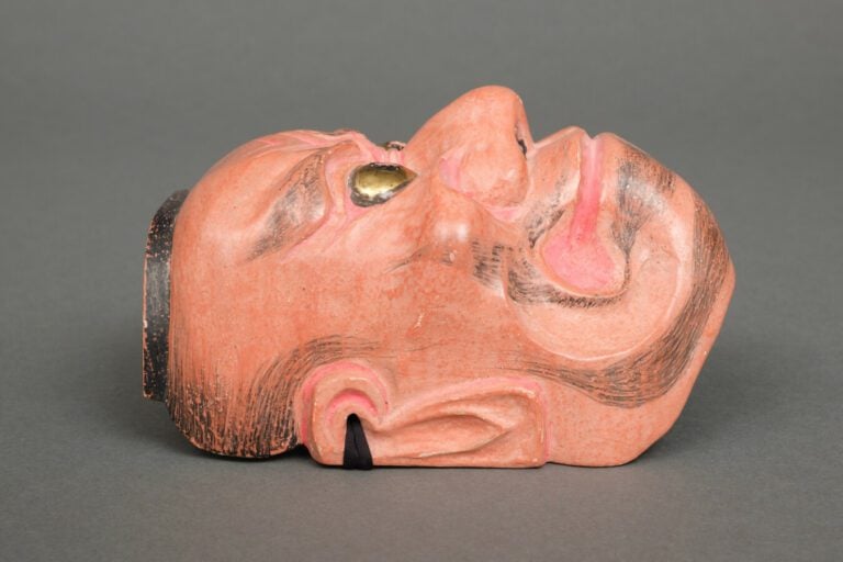 Masque No en bois peint représentant O'beshimij . - Créature légendaire au Japo…