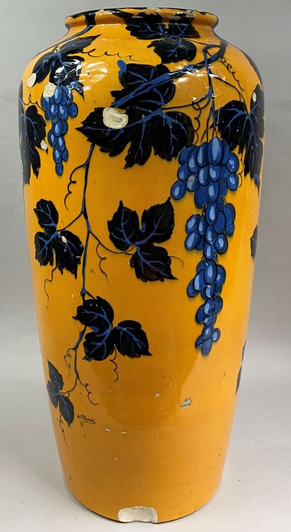MASSIER - Grand vase balustre à col ourlé en céramique émaillée polychrome à dé…