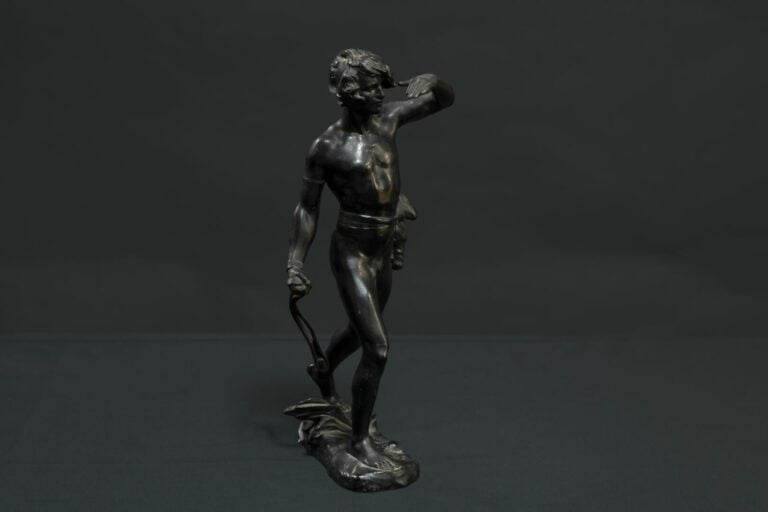 Maurice BOUVAL (1863-1916) - Le chasseur d'oiseaux - Sculpture en bronze à pati…