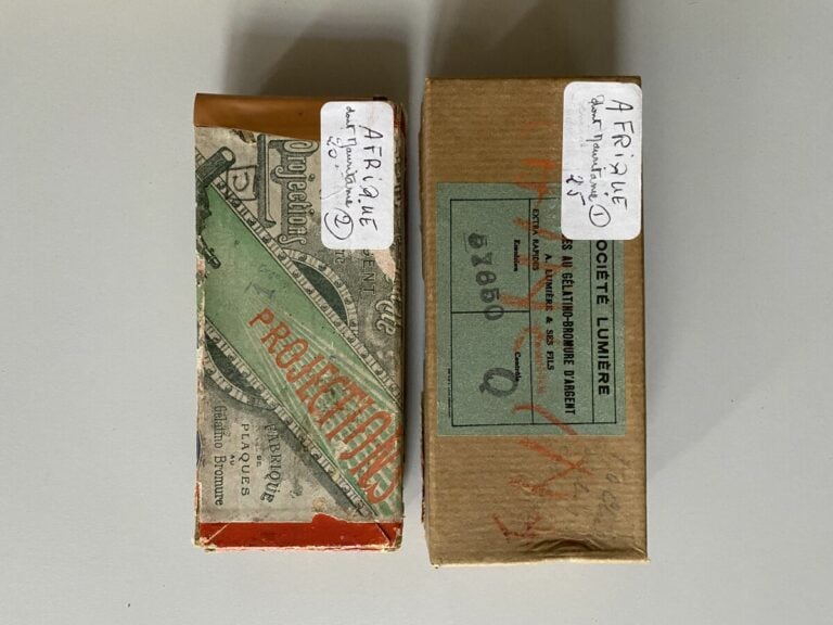 MAURITANIE - SENEGAL - SOUDAN - TCHAD Boite comprenant des plaques de verre nég…