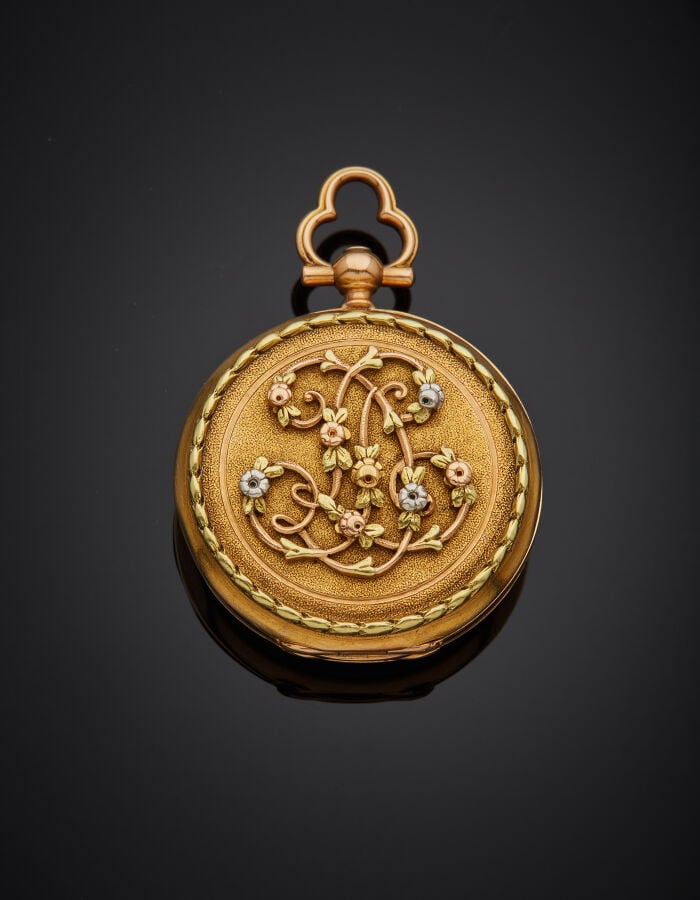 MELLERIO BORGNIS - MONTRE de COL trois ors (750‰) partiellement amati rehaussé…