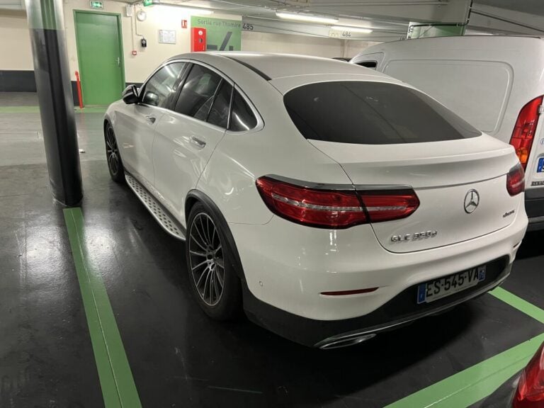 MERCEDES GLC 350d 4matic coupé de couleur blanche - ES-545-VA 1ère immatriculat…