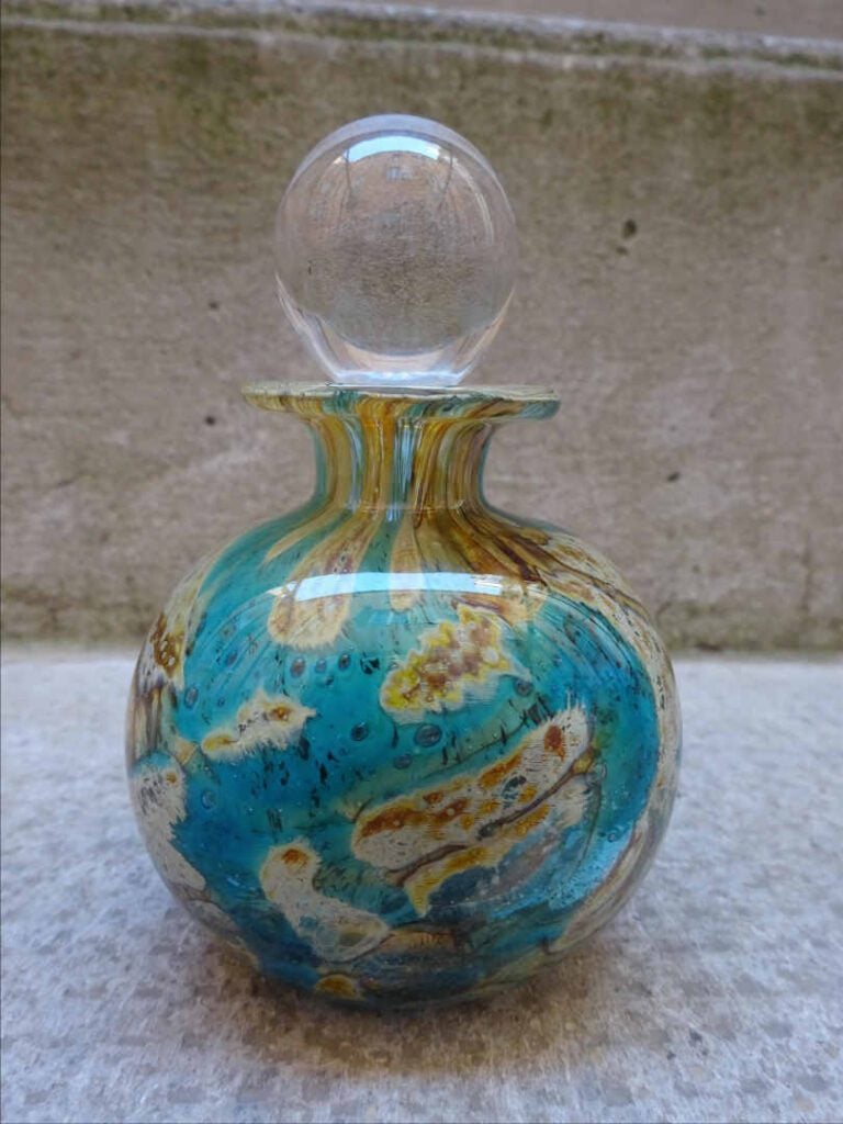 Michèle LUZORO (1949-) - Flacon ovoïde à panse en méplat en verre à décor inter…