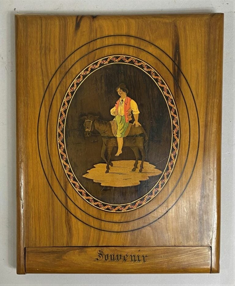 Miroir à poser en bois d'olivier et marqueterie de Nice, l'abattant à décor de…