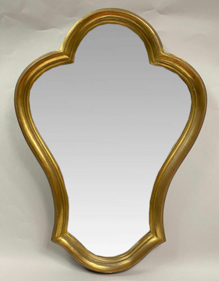 Miroir de forme mouvementée en bois et composition doré - Style Louis XV - 50 x…