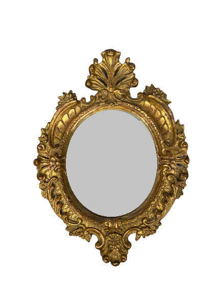 Miroir ovale en bois et stuc doré à décor sculpté de rinceaux, coquilles et pal…