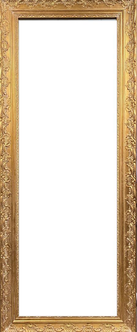 Miroir rectangulaire en bois et stuc doré à décor de frises d'enroulements feui…
