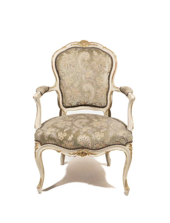 Mobilier de salon à dossier cabriolet en bois mouluré, sculpté, doré et laqué b…