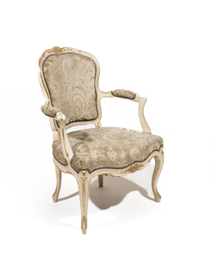 Mobilier de salon à dossier cabriolet en bois mouluré, sculpté, doré et laqué b…
