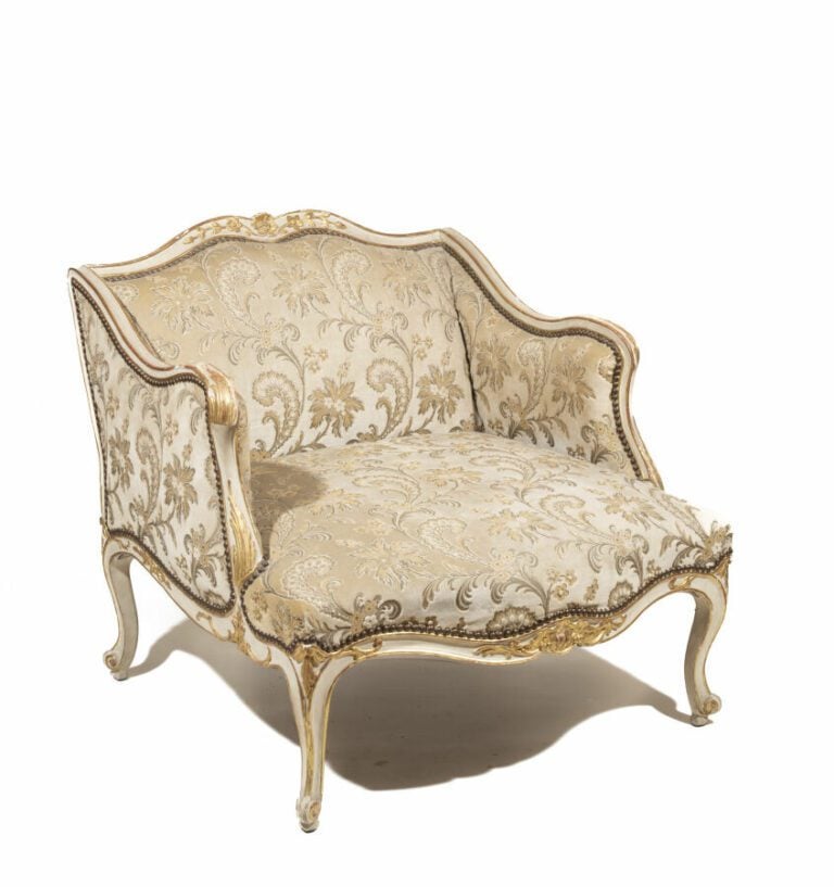 Mobilier de salon à dossier cabriolet en bois mouluré, sculpté, doré et laqué b…