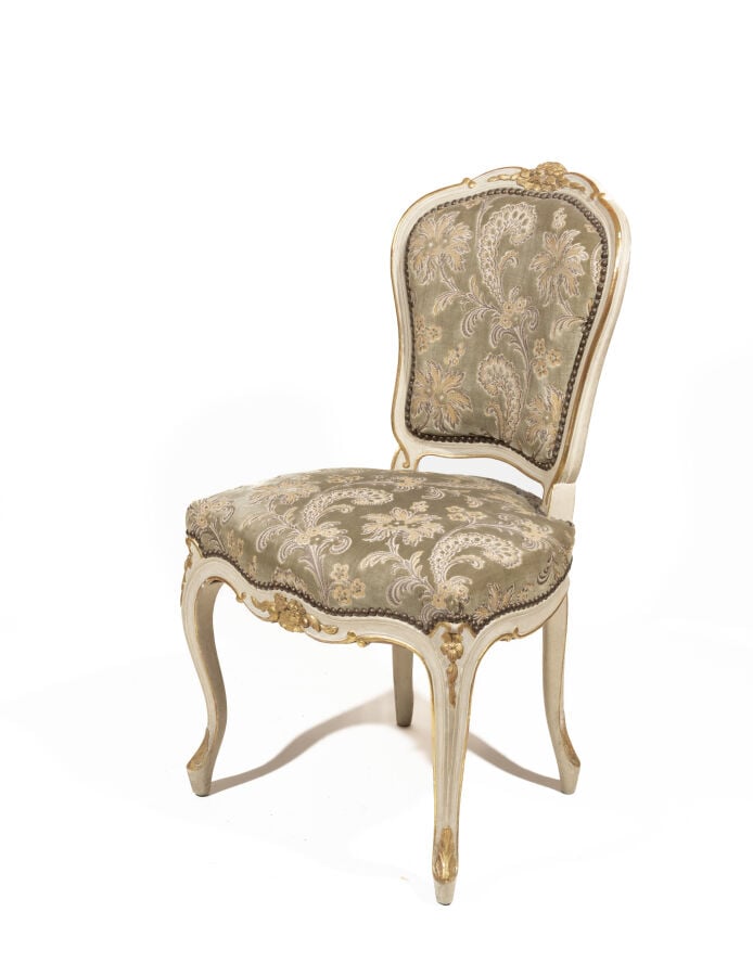 Mobilier de salon à dossier cabriolet en bois mouluré, sculpté, doré et laqué b…
