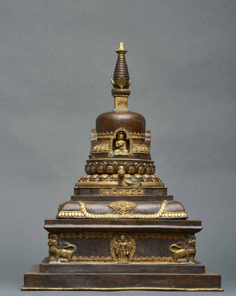 Modèle de stupa tibétain en bronze partiellement doré - Tibet, Epoque XXe siècl…