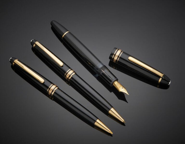MONTBLANC - PARURE « Meisterstück » comprenant un STYLO A PLUME, un STYLO A BIL…