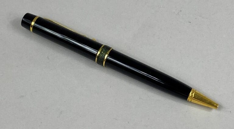 MONTBLANC - Stylo bille modèle Philarmonia of the nations en résine noire et mé…