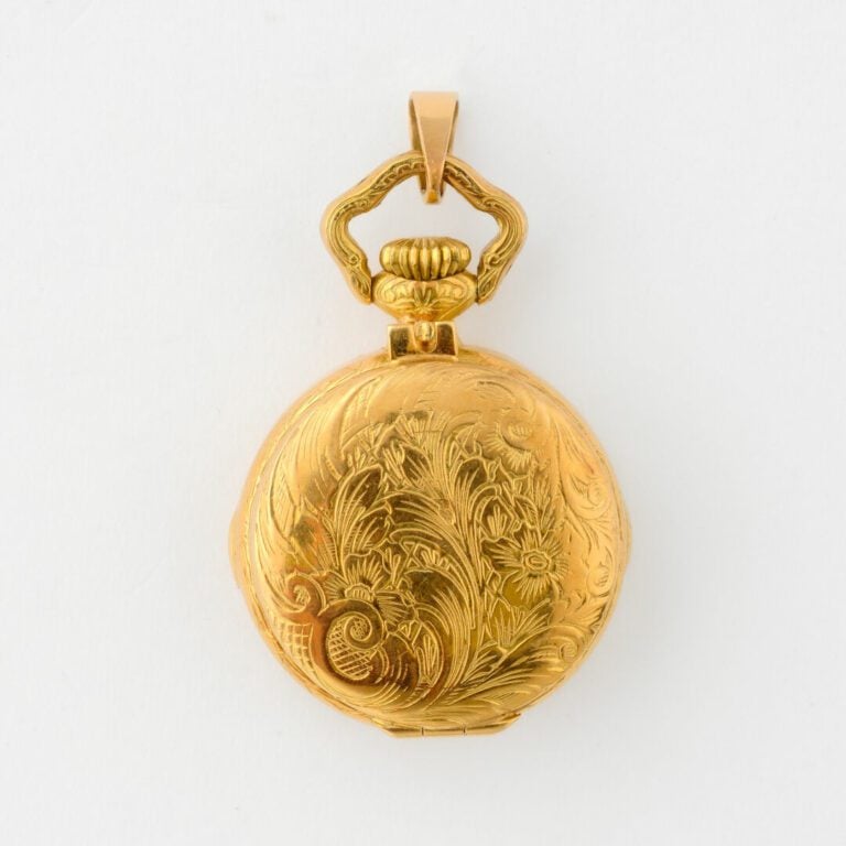 Montre de col en or jaune (750), le boîtier orné d'un cartouche chiffré "J.B" e…