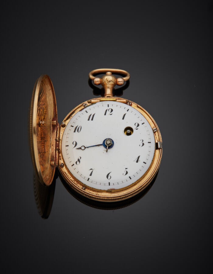MONTRE de COL SAVONNETTE en or rose (750‰) entièrement guilloché à motifs rayon…