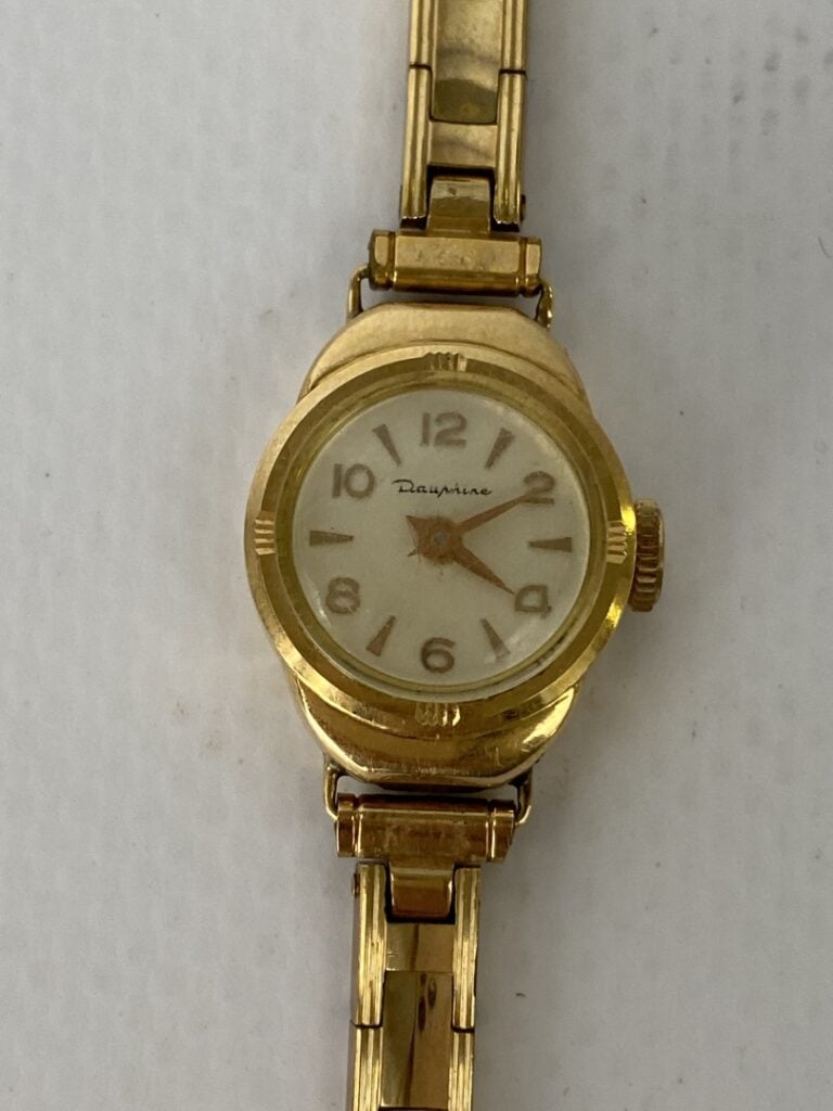 Montre de dame à cadran en or jaune (poinçon tête d'aigle)
