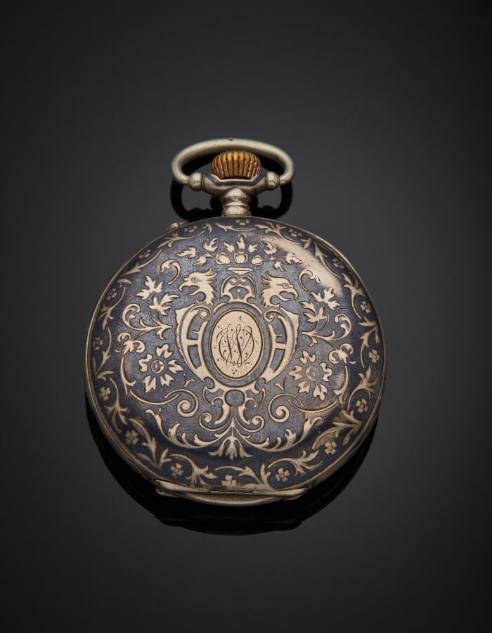MONTRE de POCHE en argent (min. 800‰) entièrement niellé à décors de volutes, d…