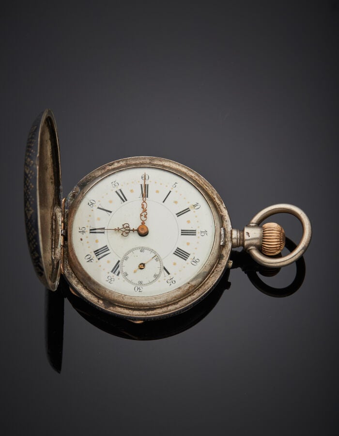 MONTRE de POCHE SAVONNETTE en argent (min. 800‰) entièrement niellé à décors de…