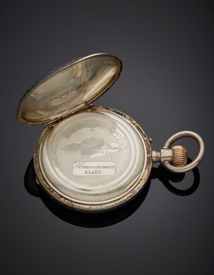 MONTRE de POCHE SAVONNETTE en argent (min. 800‰) entièrement niellé à décors de…